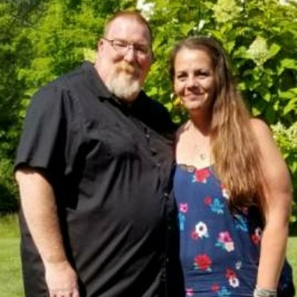 Meet your Poshers, Heather & Derek - Picture 1 of 1